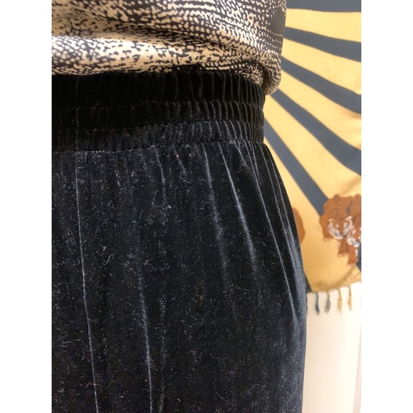 π Stylish modern velvet pants - Picture 5 of 7